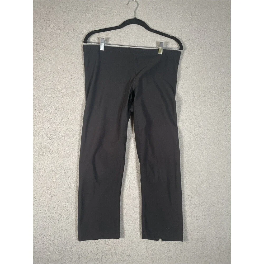 Women’s Nike‎ Capri Joggers Size Medium Dri Fit Black Pants Athleisure Work Out